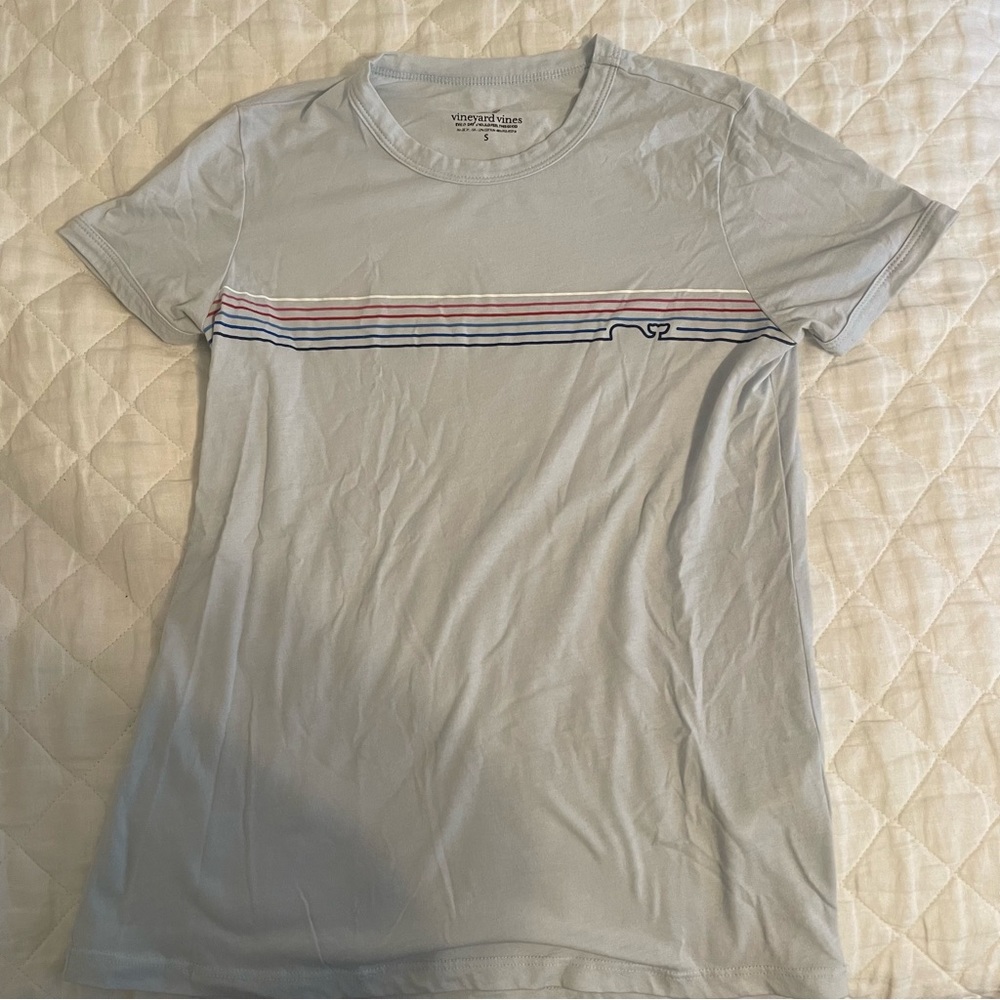 Light blue vineyard vines t shirt